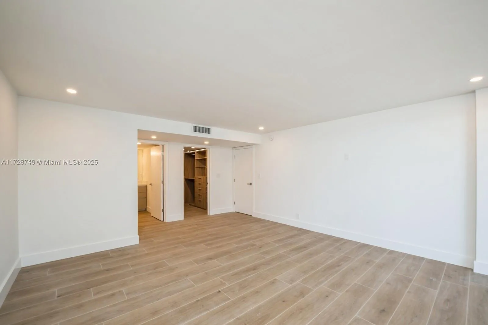 Miami, Florida 33129, United States, 2 Bedrooms Bedrooms, ,2 BathroomsBathrooms,Residential,Pending,12902