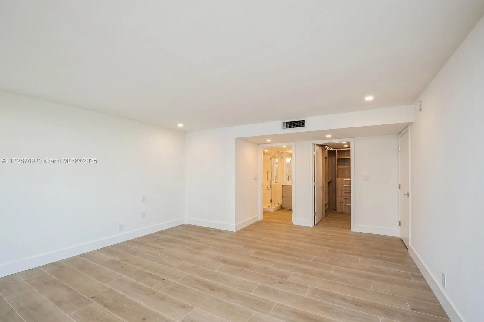 Miami, Florida 33129, United States, 2 Bedrooms Bedrooms, ,2 BathroomsBathrooms,Residential,Pending,12902