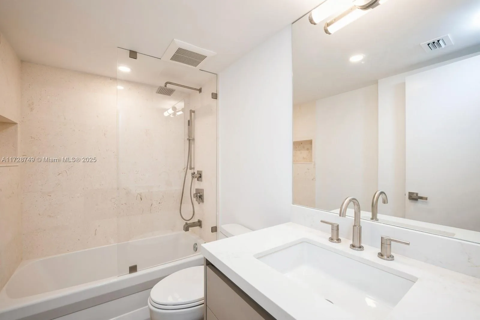 Miami, Florida 33129, United States, 2 Bedrooms Bedrooms, ,2 BathroomsBathrooms,Residential,Pending,12902