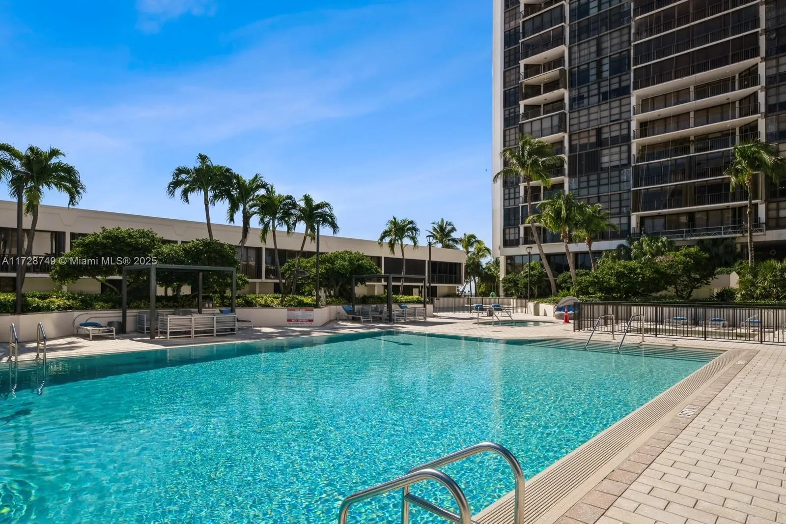 Miami, Florida 33129, United States, 2 Bedrooms Bedrooms, ,2 BathroomsBathrooms,Residential,Pending,12902