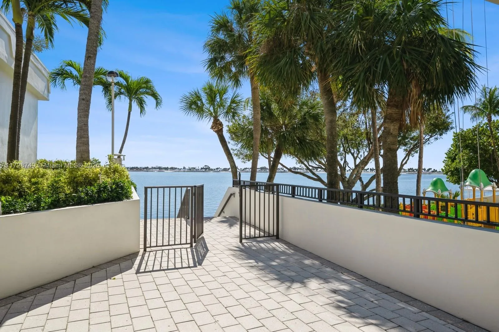 Miami, Florida 33129, United States, 2 Bedrooms Bedrooms, ,2 BathroomsBathrooms,Residential,Pending,12902