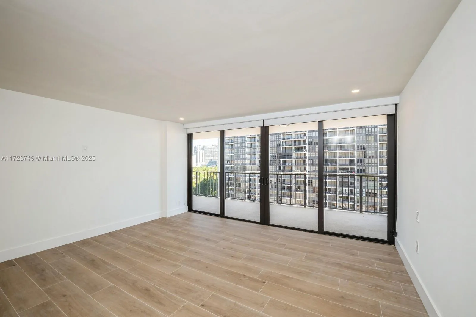 Miami, Florida 33129, United States, 2 Bedrooms Bedrooms, ,2 BathroomsBathrooms,Residential,Pending,12902