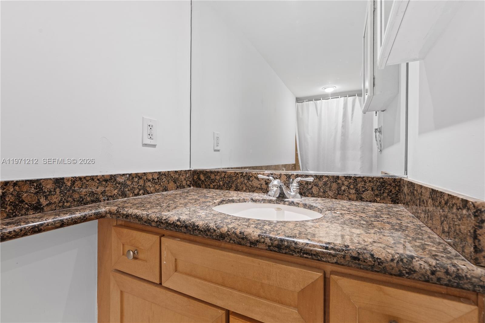 5600 CONDO - Residential