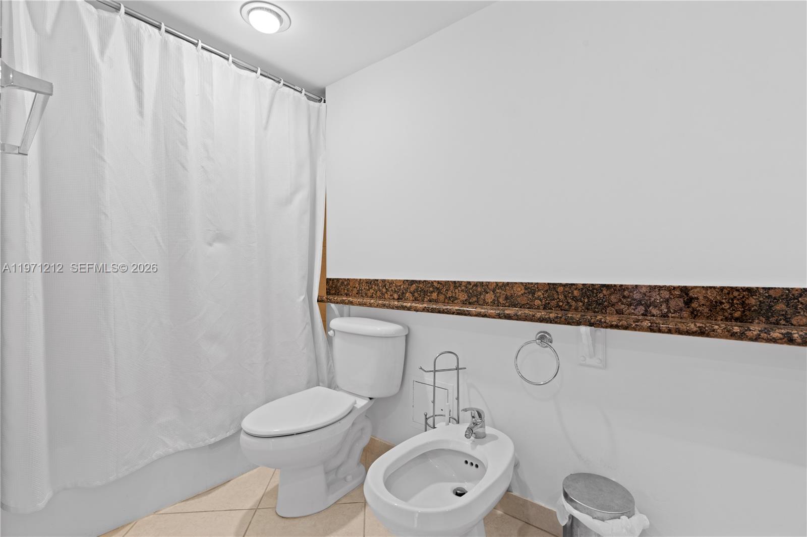 5600 CONDO - Residential