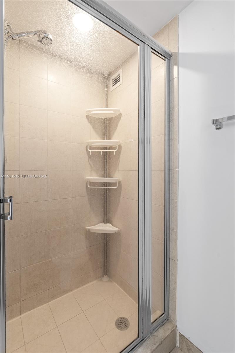 5600 CONDO - Residential