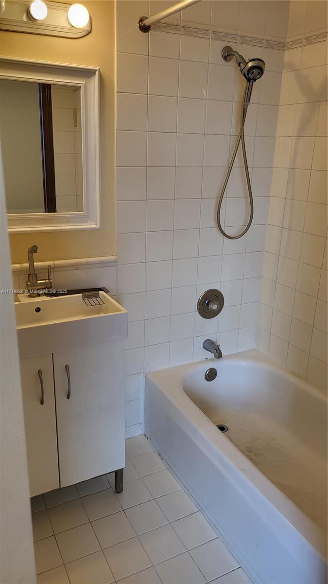 VILLAS DE TUSCANY CONDO - Residential