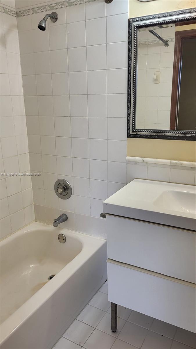 VILLAS DE TUSCANY CONDO - Residential