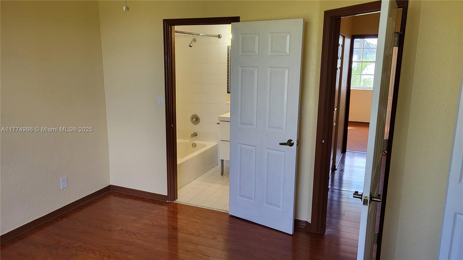 VILLAS DE TUSCANY CONDO - Residential