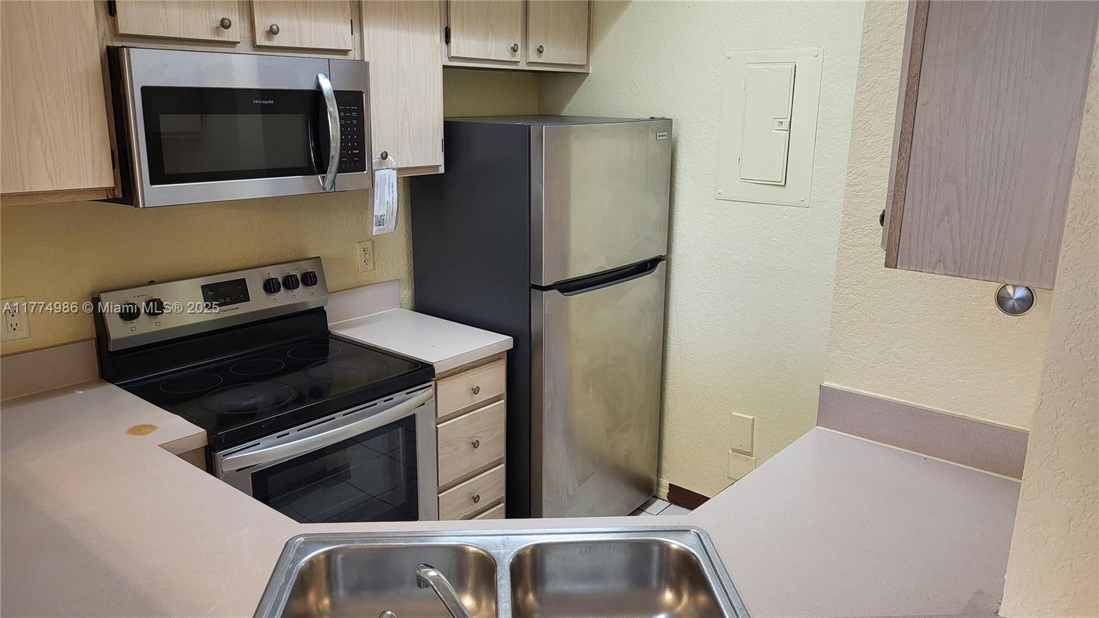 VILLAS DE TUSCANY CONDO - Residential