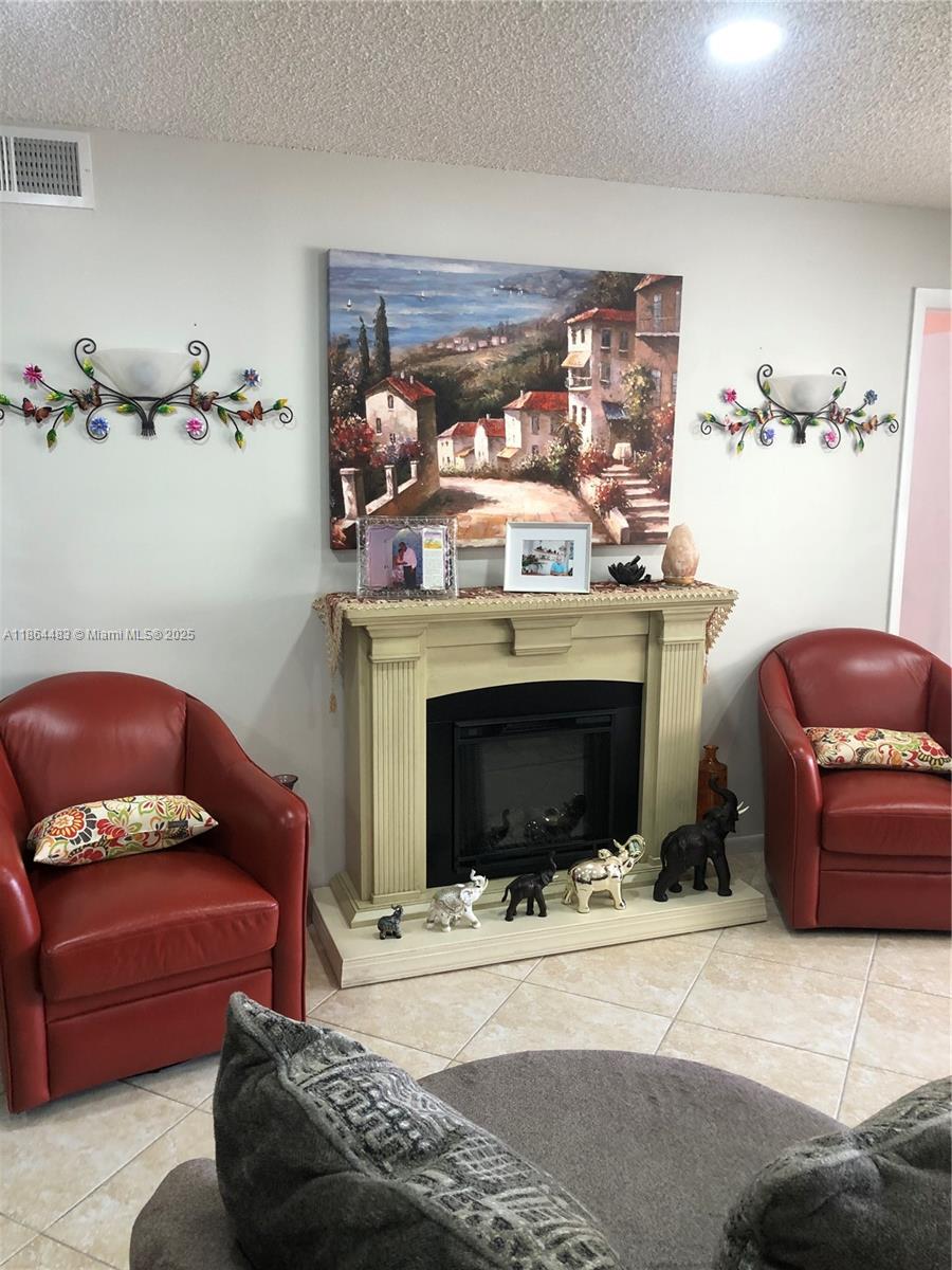 SUNRISE LAKES 125 CONDO - Residential