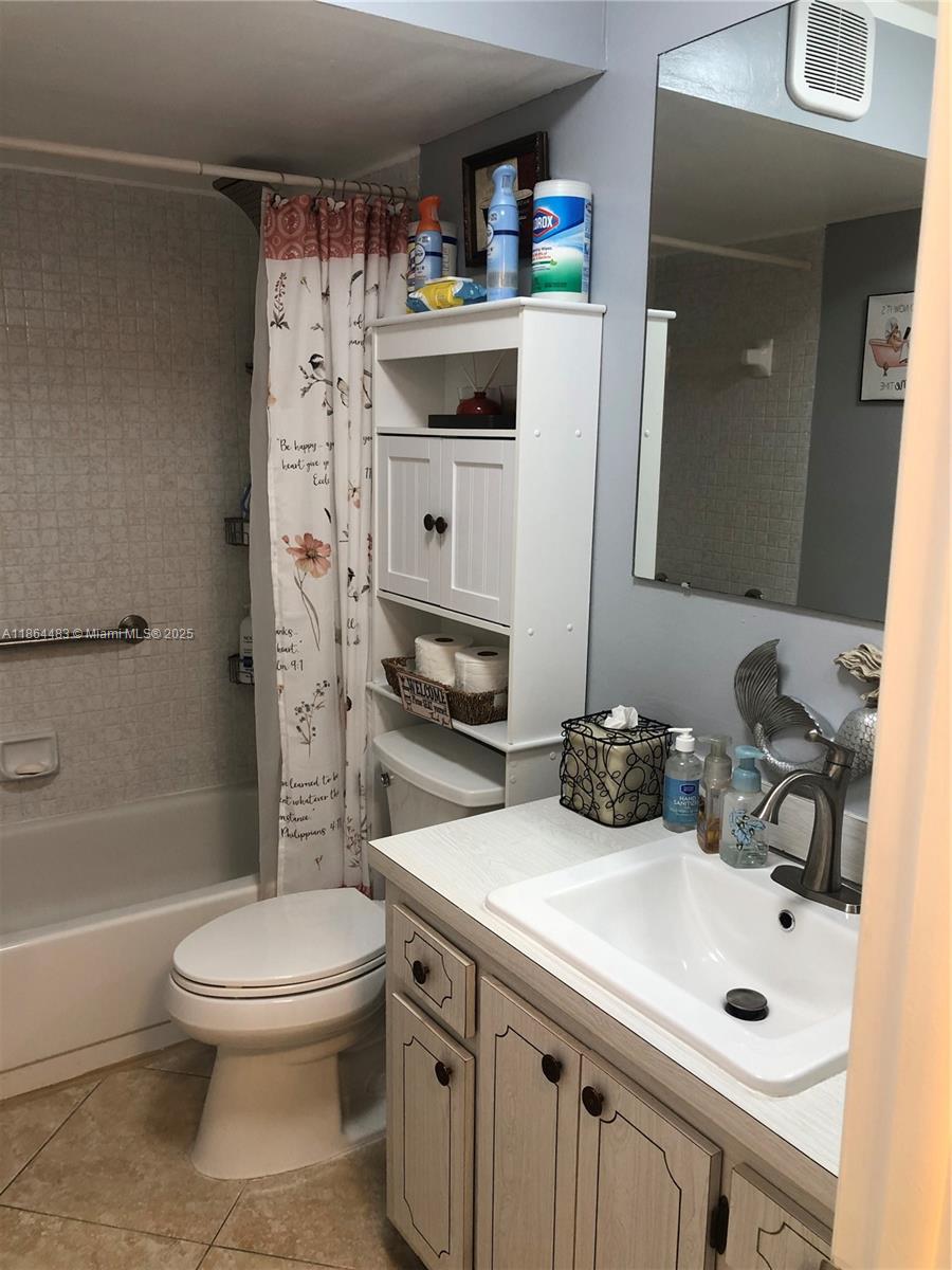 SUNRISE LAKES 125 CONDO - Residential