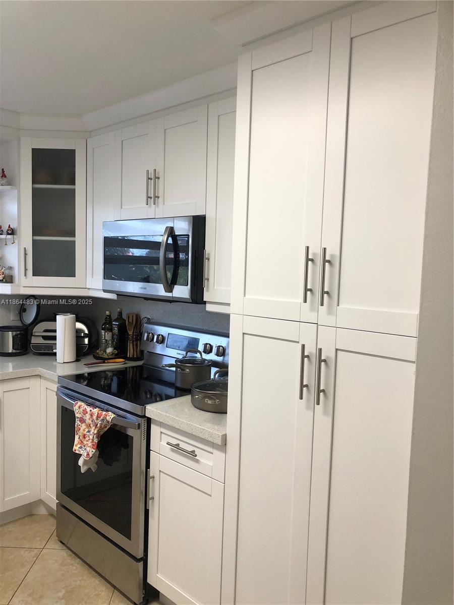 SUNRISE LAKES 125 CONDO - Residential