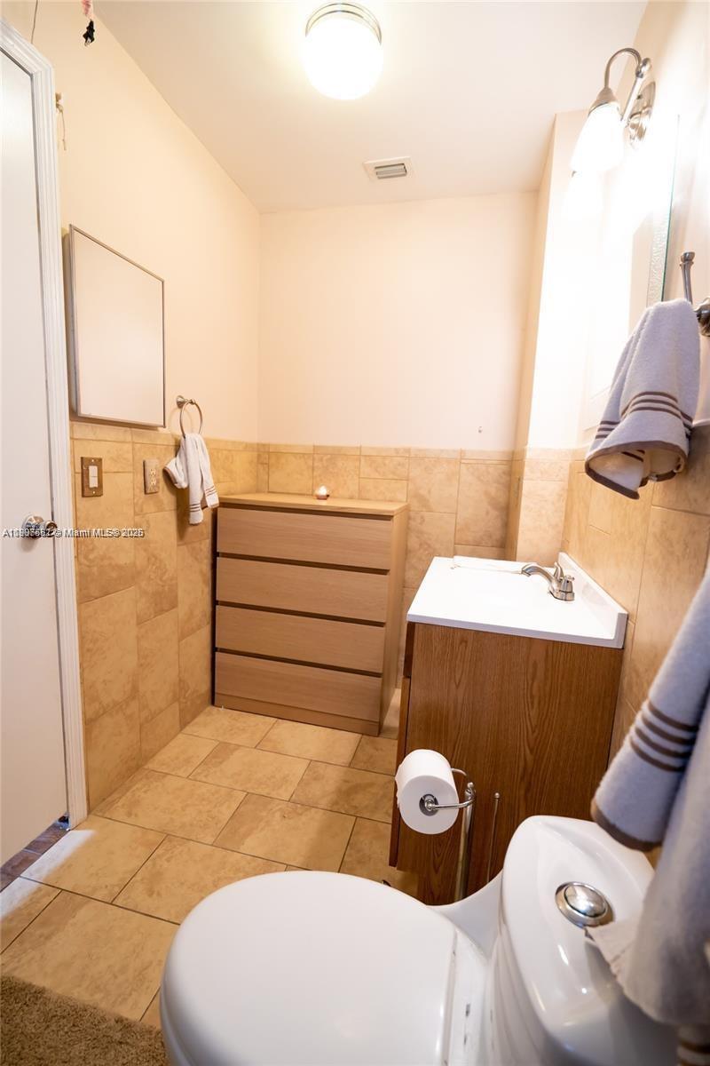 LONDON ESTATES 1ST ADDN - Residential Lease