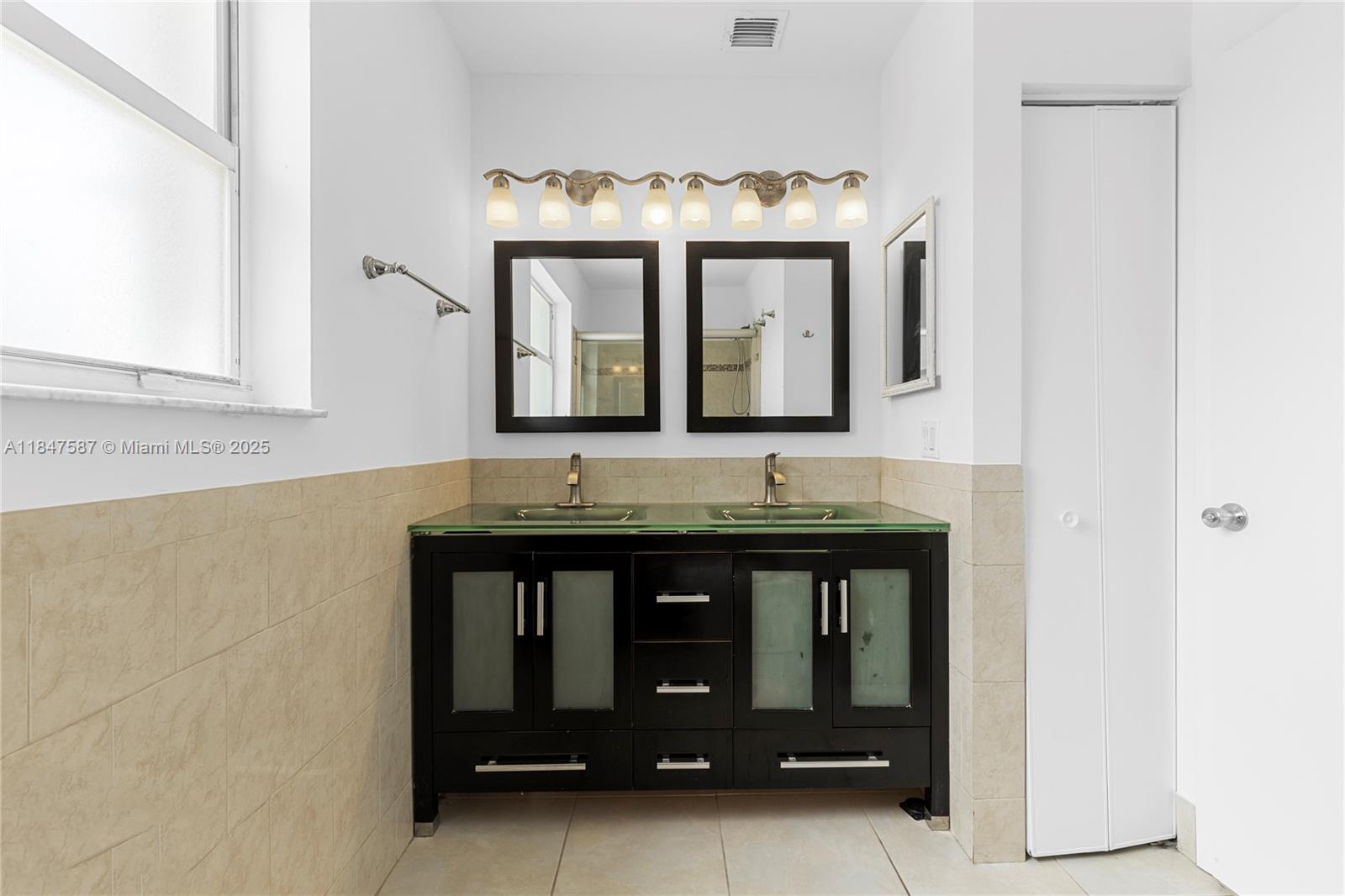 TOWNGATE - Residential Lease