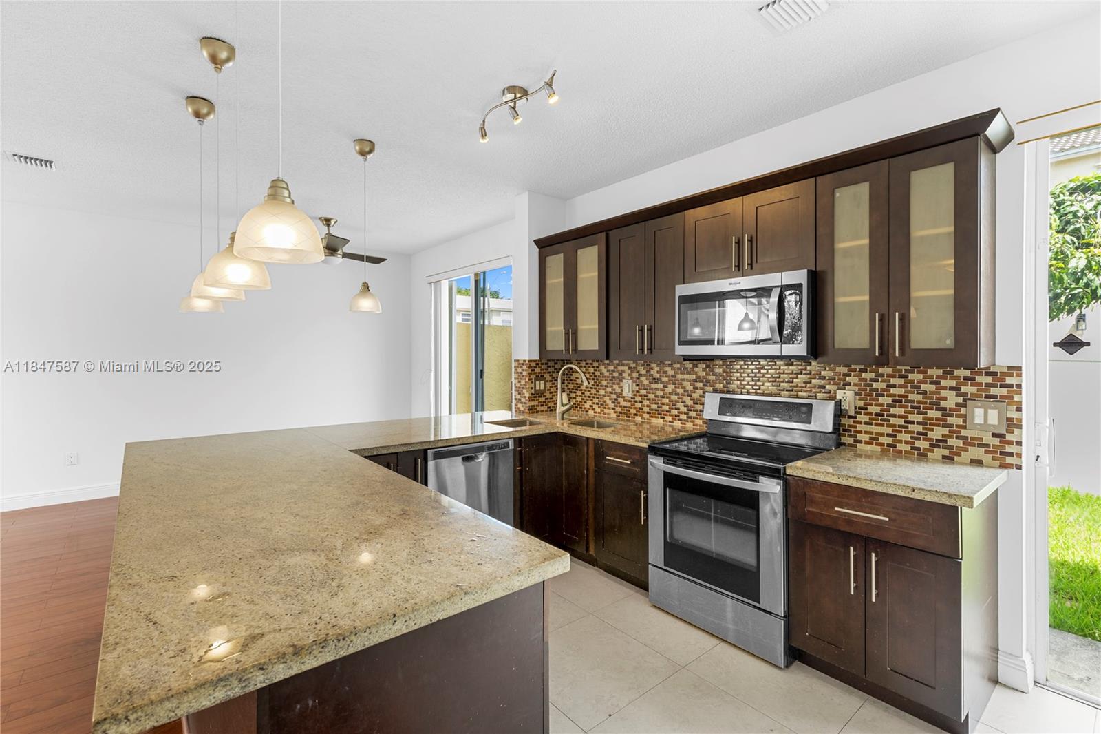 TOWNGATE - Residential Lease