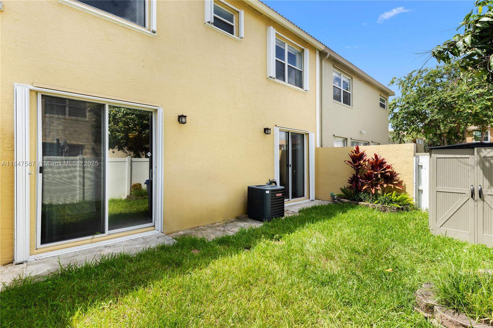 TOWNGATE - Residential Lease