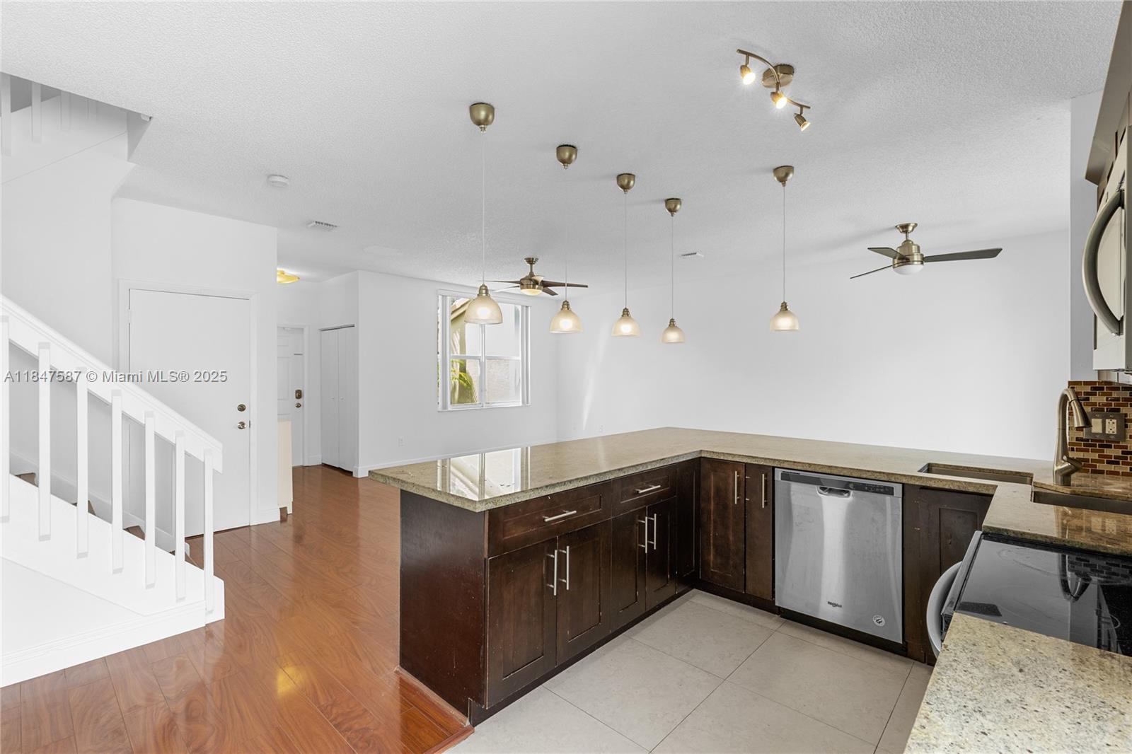 TOWNGATE - Residential Lease