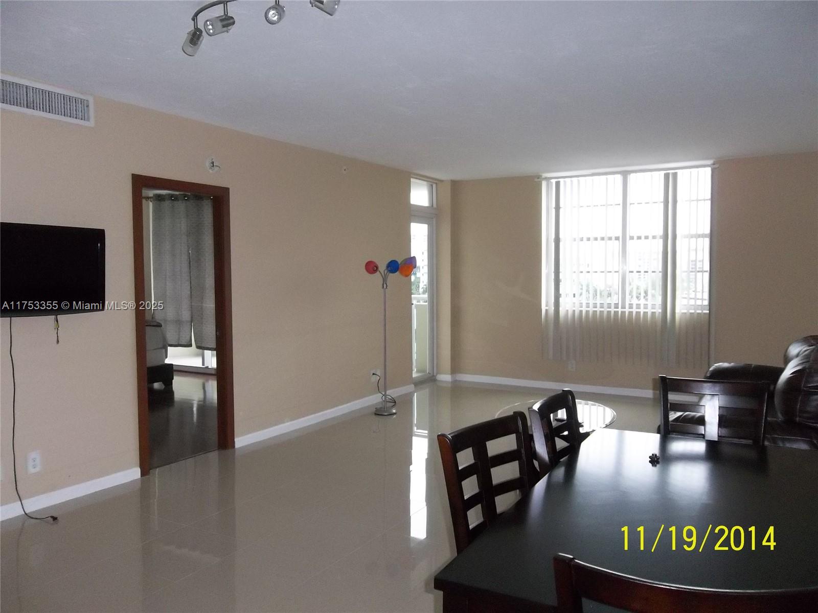 Photo 1 of 3001 S Ocean Dr 527, Hollywood, Florida, $3,100, Web #: 11753355