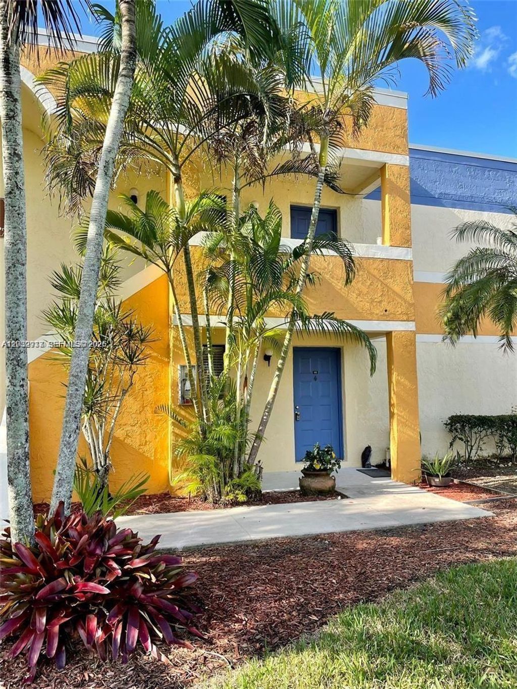 Photo of 183 Lakeview Dr #103, Weston, FL 33326 (MLS # A12032933)