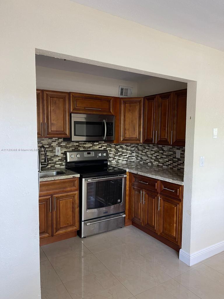 PALMS AT DANIA BEACH (THE - Residential