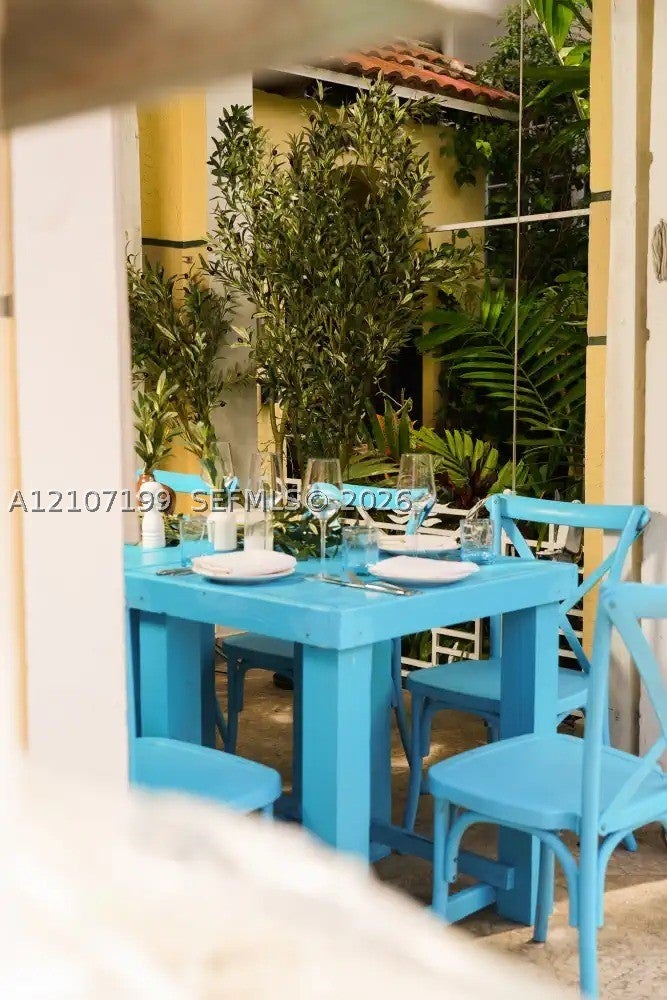 1228 Collins Ave