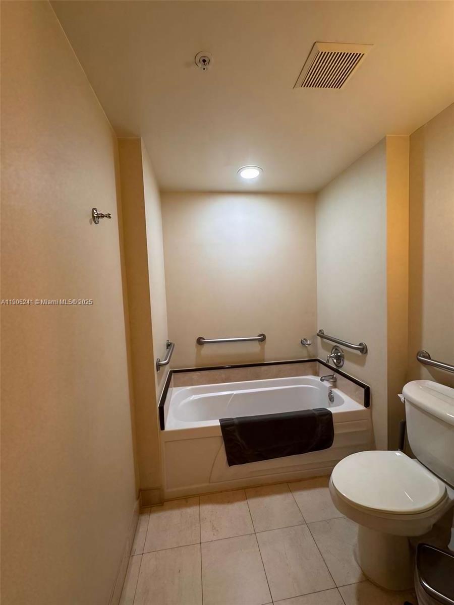 TRUMP INTERNATIONAL SONES - Residential