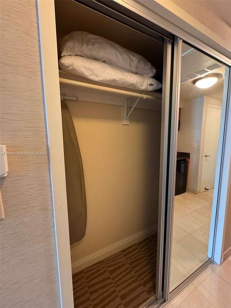 TRUMP INTERNATIONAL SONES - Residential