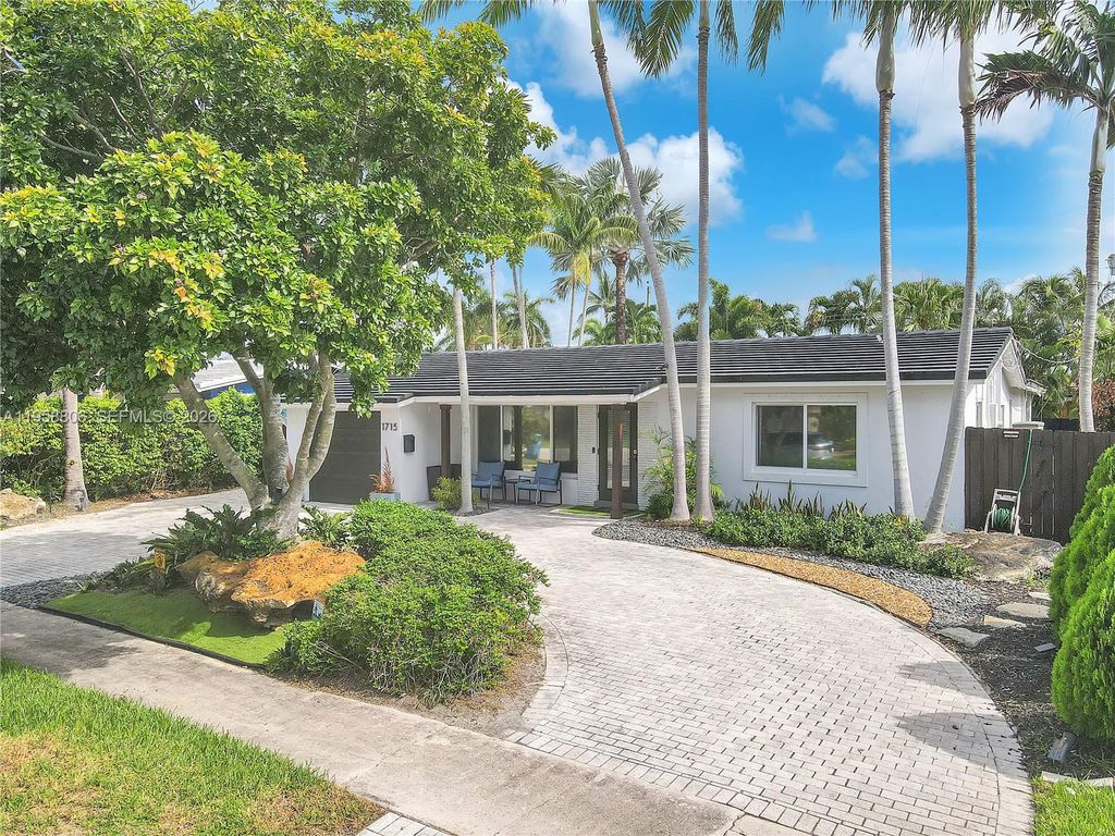 Photo of 1715 NE 40th St #1715, Oakland Park, FL 33334 (MLS # A11958806)