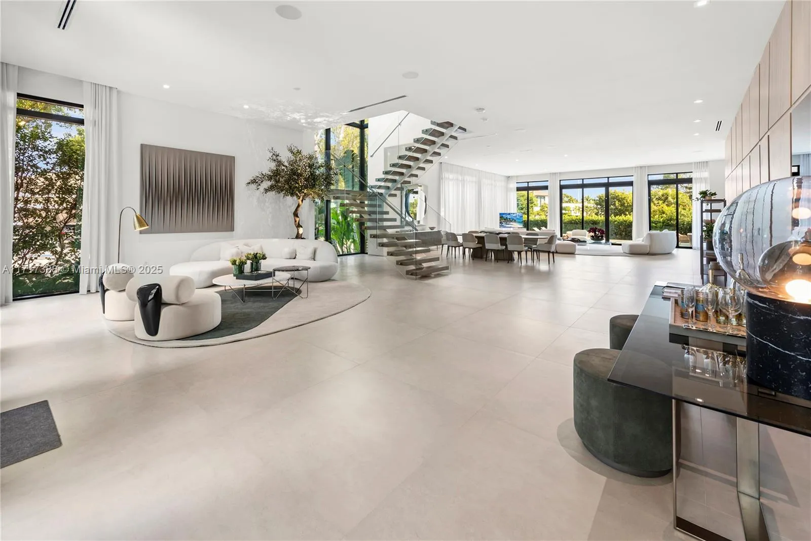 North Miami, Florida 33181, United States, 7 Bedrooms Bedrooms, ,7 BathroomsBathrooms,Residential,Active,22216