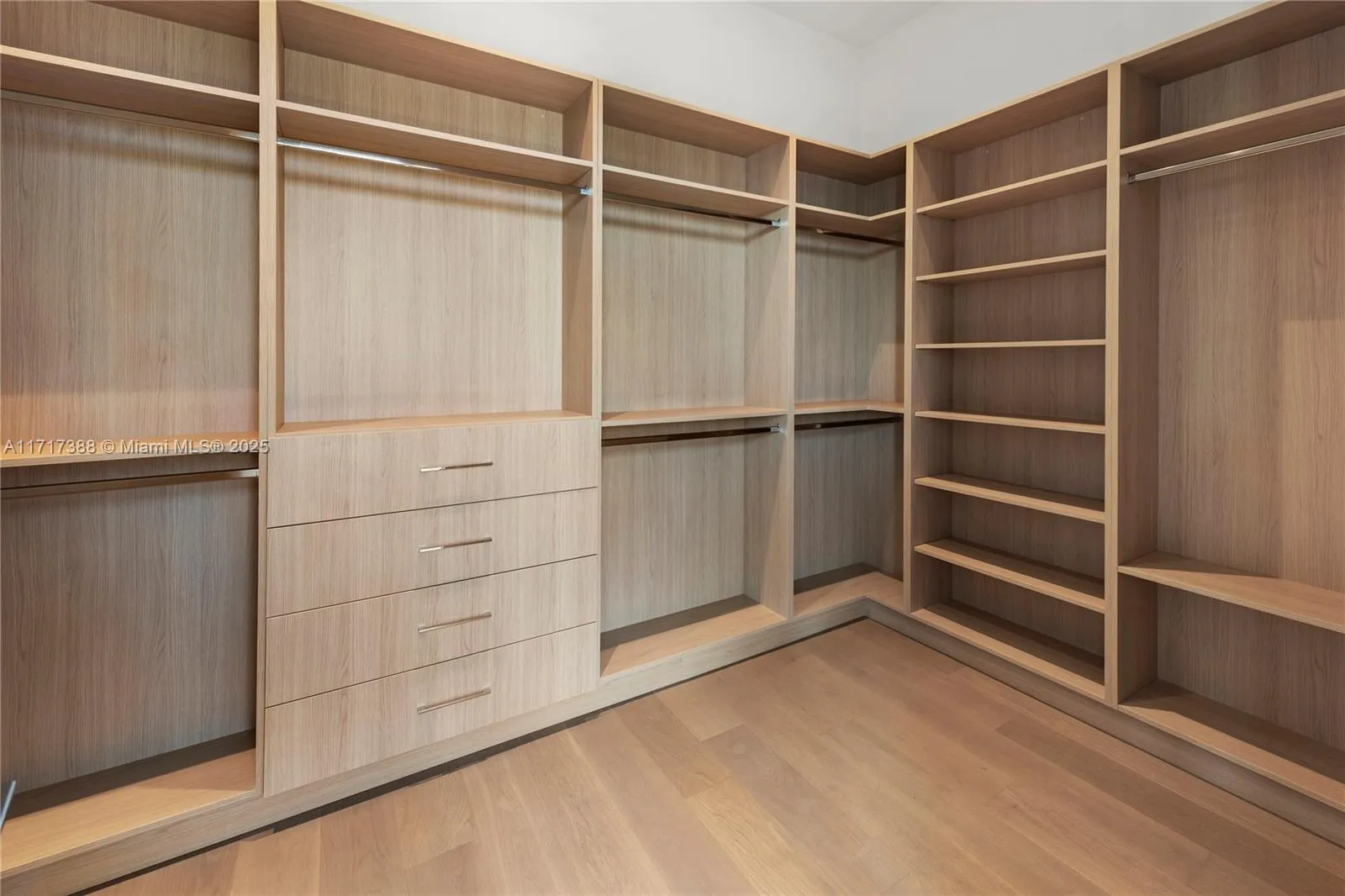 North Miami, Florida 33181, United States, 7 Bedrooms Bedrooms, ,7 BathroomsBathrooms,Residential,Active,22216