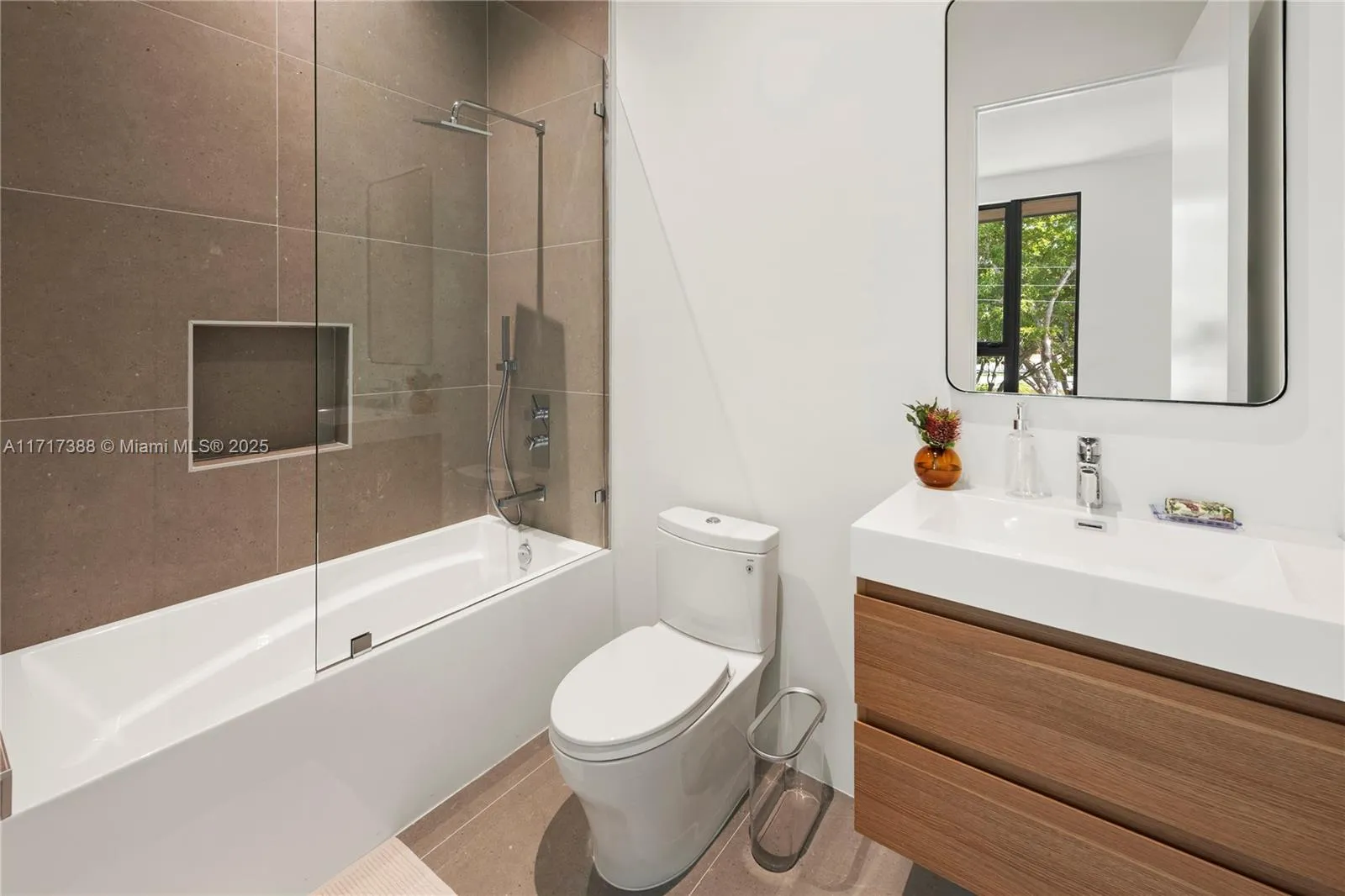 North Miami, Florida 33181, United States, 7 Bedrooms Bedrooms, ,7 BathroomsBathrooms,Residential,Active,22216