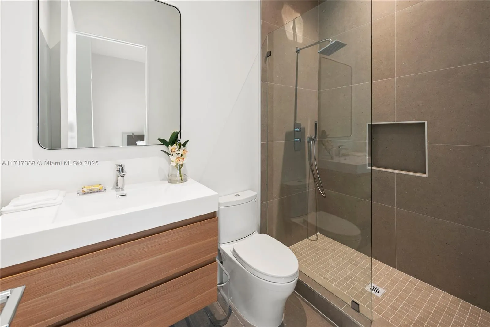 North Miami, Florida 33181, United States, 7 Bedrooms Bedrooms, ,7 BathroomsBathrooms,Residential,Active,22216