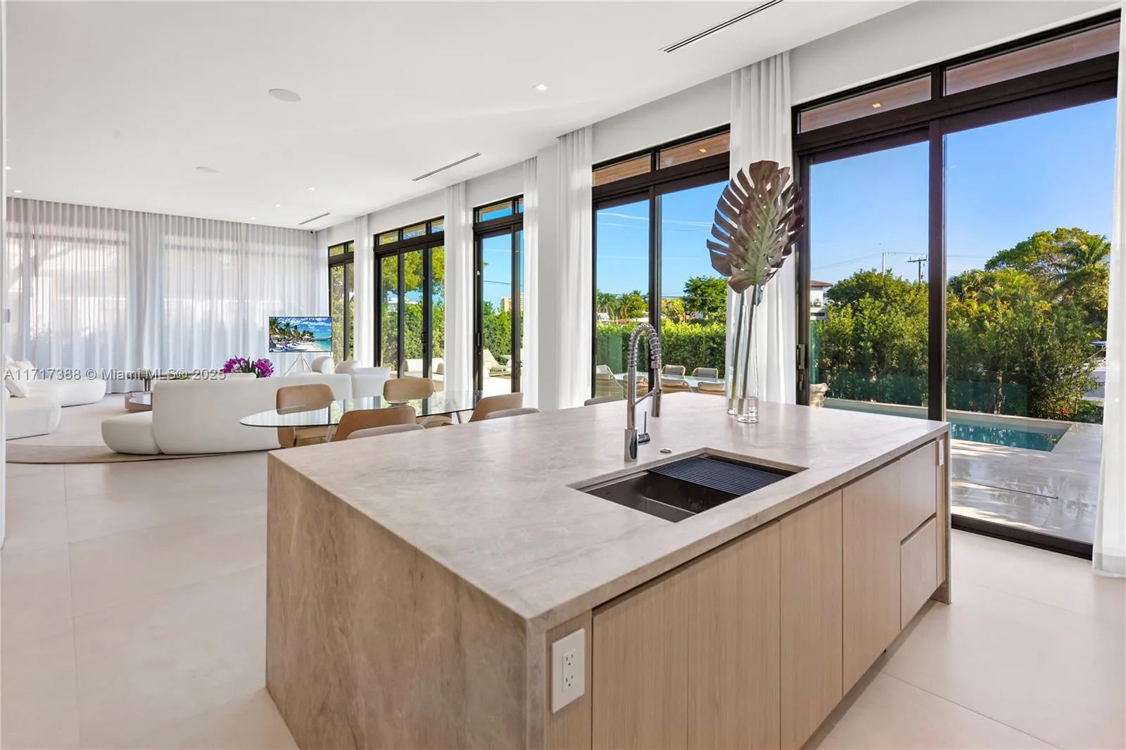 North Miami, Florida 33181, United States, 7 Bedrooms Bedrooms, ,7 BathroomsBathrooms,Residential,Active,22216