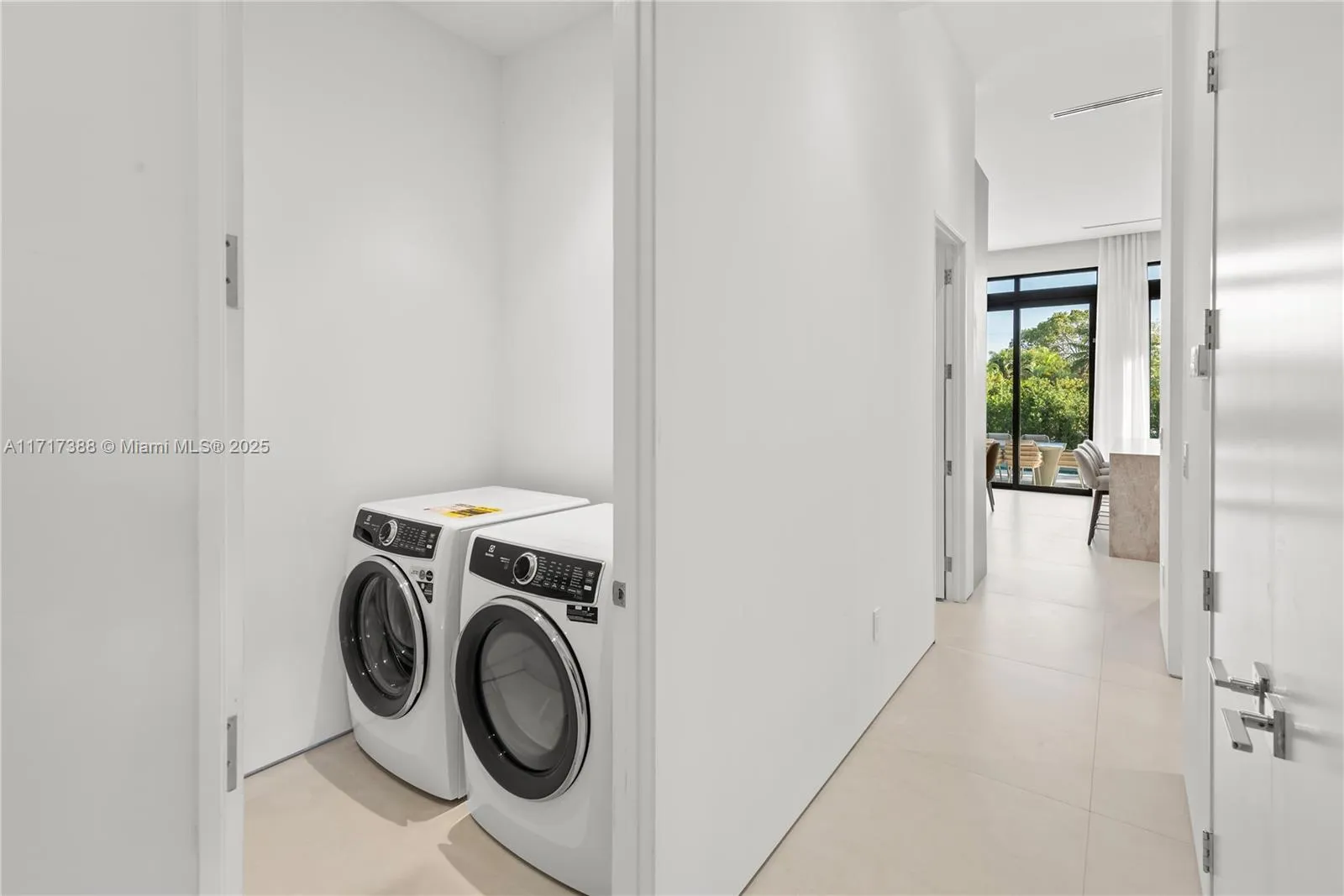 North Miami, Florida 33181, United States, 7 Bedrooms Bedrooms, ,7 BathroomsBathrooms,Residential,Active,22216