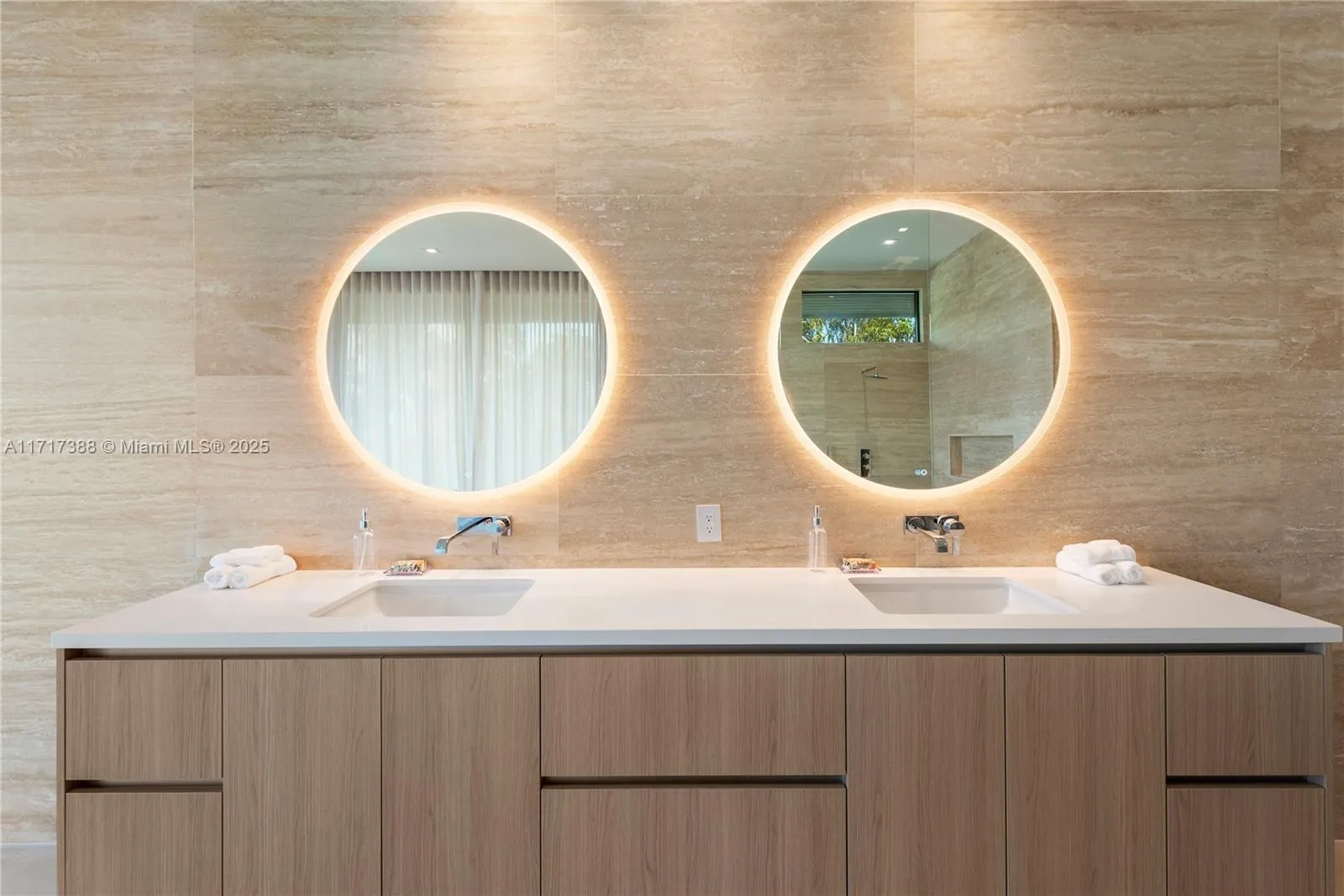 North Miami, Florida 33181, United States, 7 Bedrooms Bedrooms, ,7 BathroomsBathrooms,Residential,Active,22216