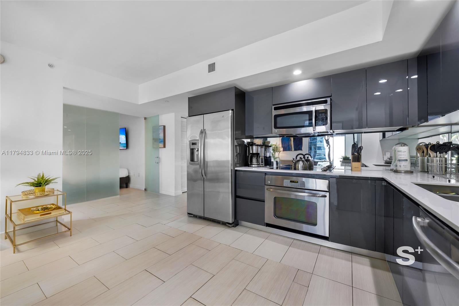 31 SE 6th St 1407