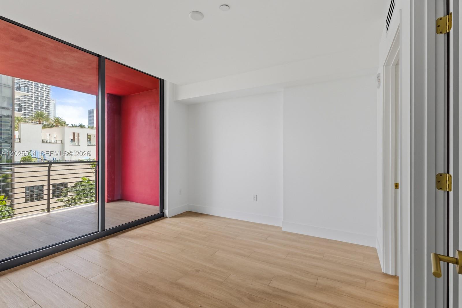 90 NE 32ND ST 506