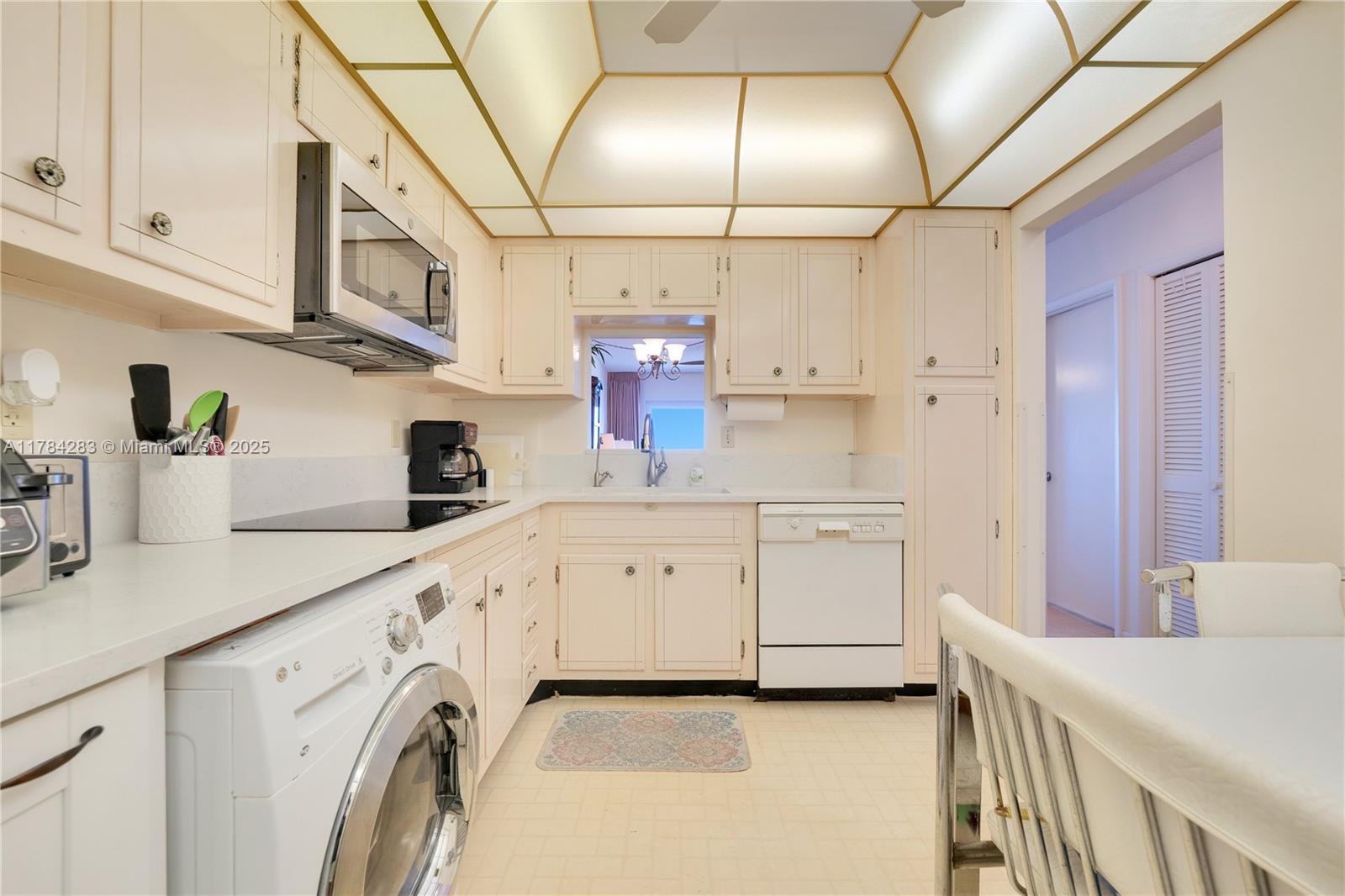 STARLIGHT TOWERS CONDO - Residential