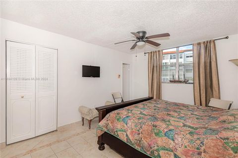 A home in Lauderdale Lakes