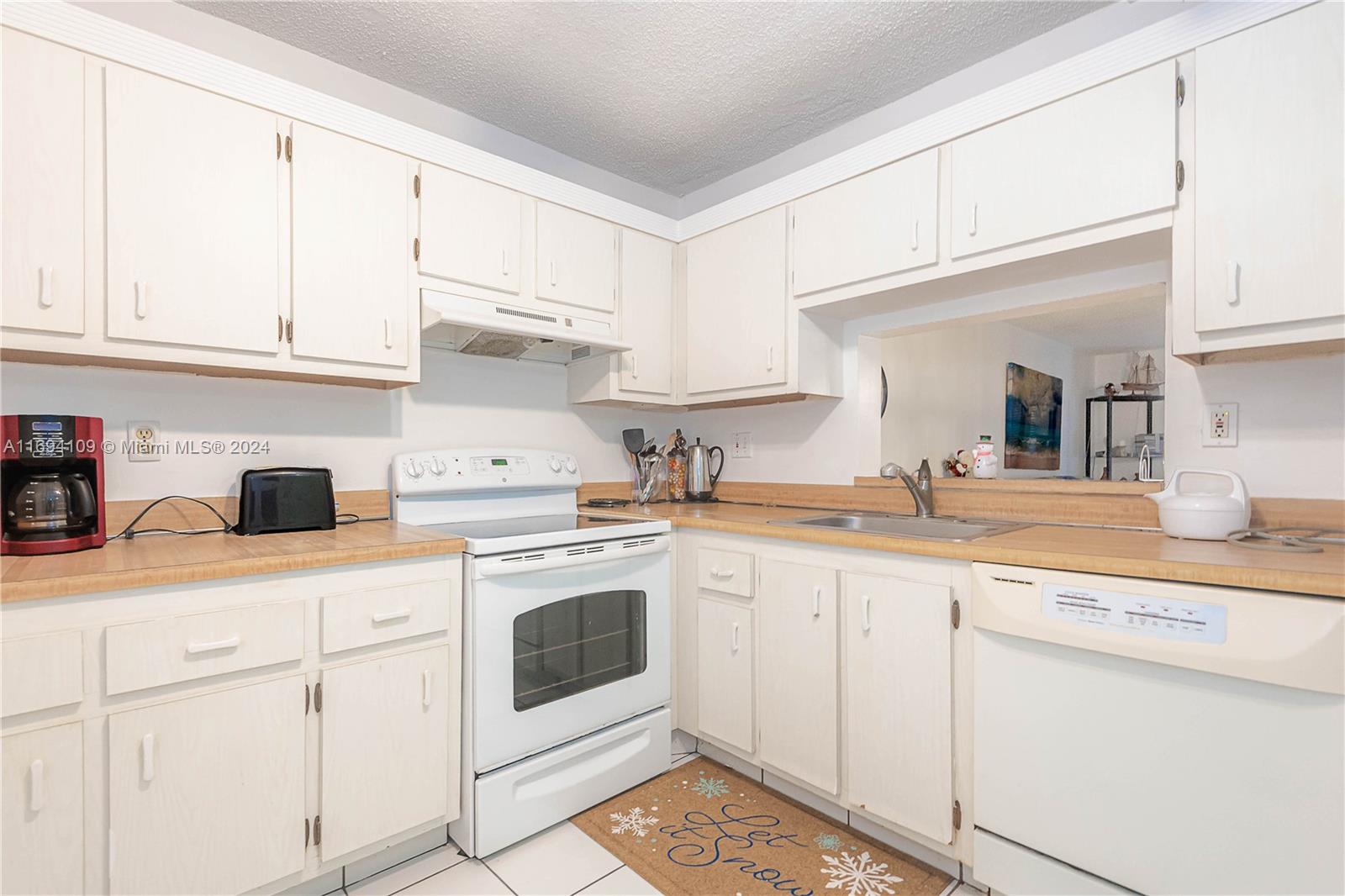2800 Somerset Dr 115J, Lauderdale Lakes, Broward County, Florida - 2 Bedrooms  
2 Bathrooms - 