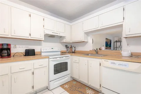 2800 Somerset Dr Unit 115J, Lauderdale Lakes, FL 33311 - MLS#: A11694109