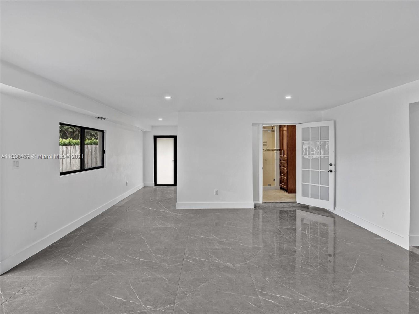 VENETIAN SEC KEYSTONE POI - Residential