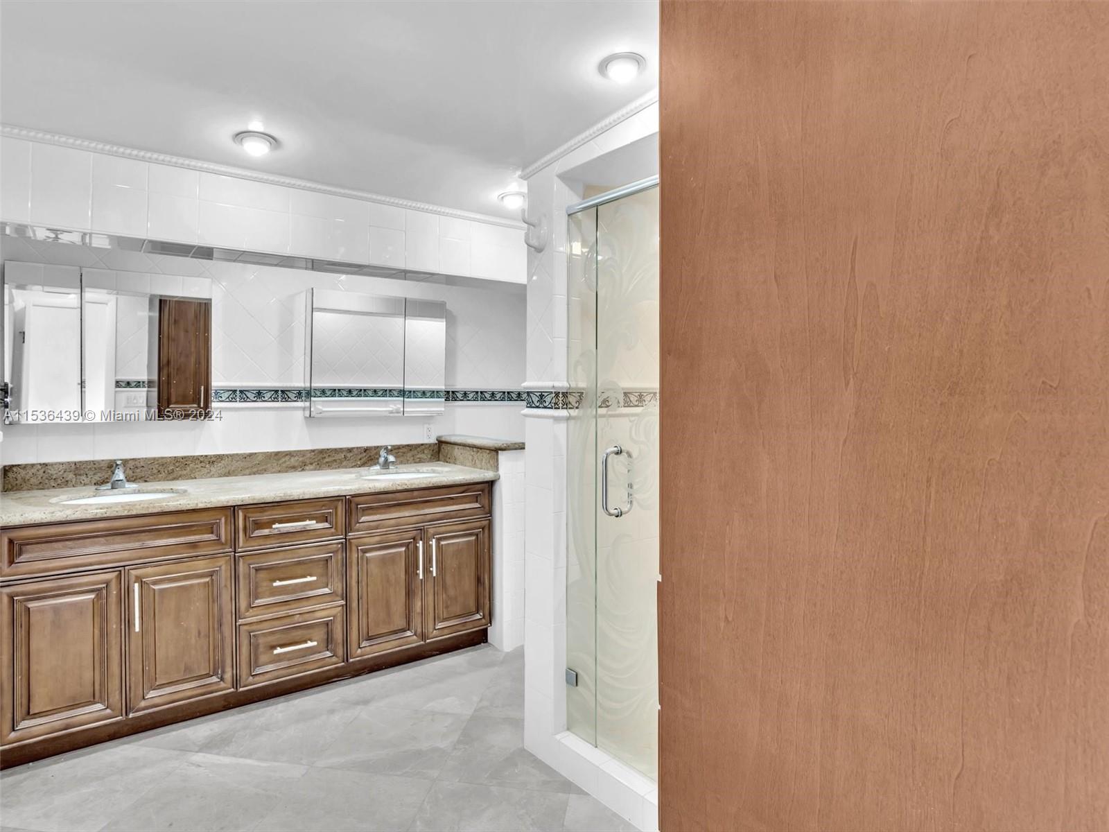 VENETIAN SEC KEYSTONE POI - Residential