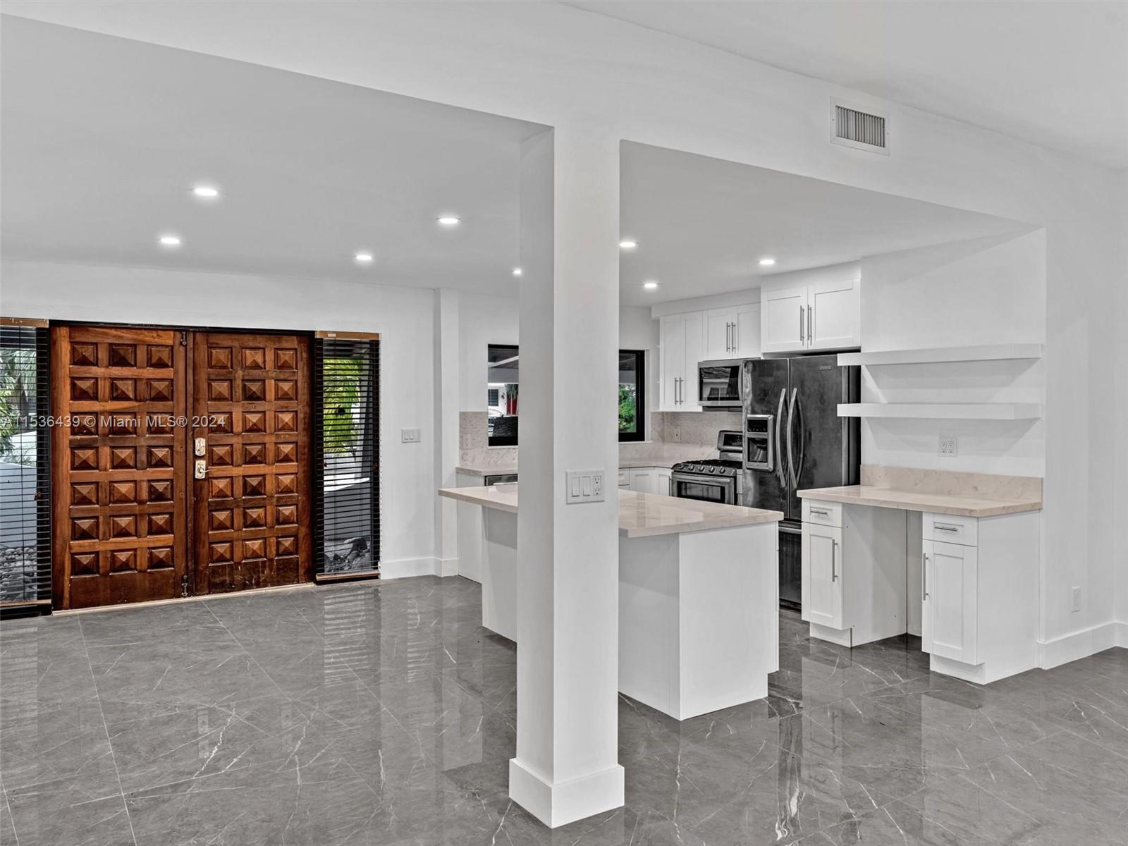 VENETIAN SEC KEYSTONE POI - Residential