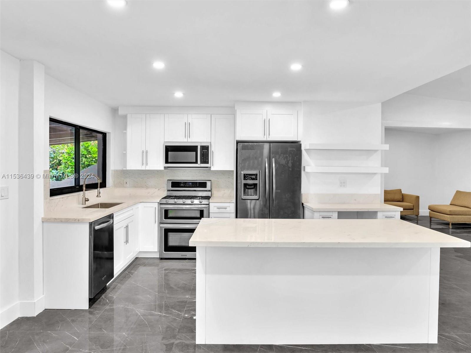 VENETIAN SEC KEYSTONE POI - Residential