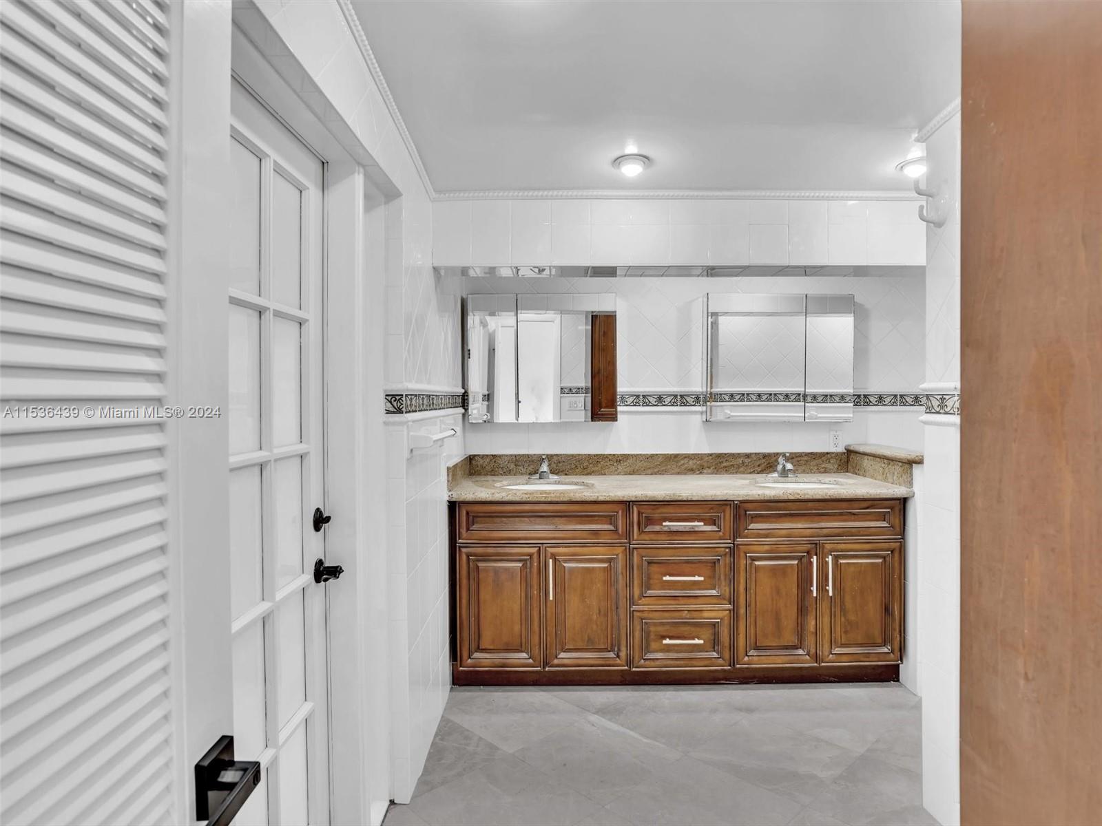 VENETIAN SEC KEYSTONE POI - Residential