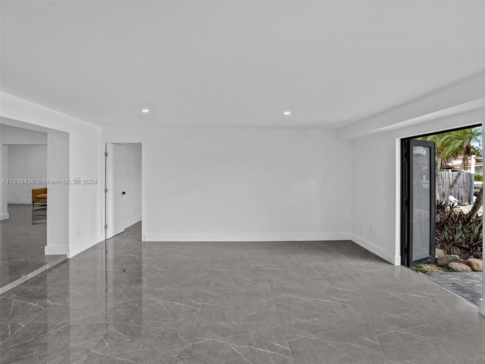 VENETIAN SEC KEYSTONE POI - Residential