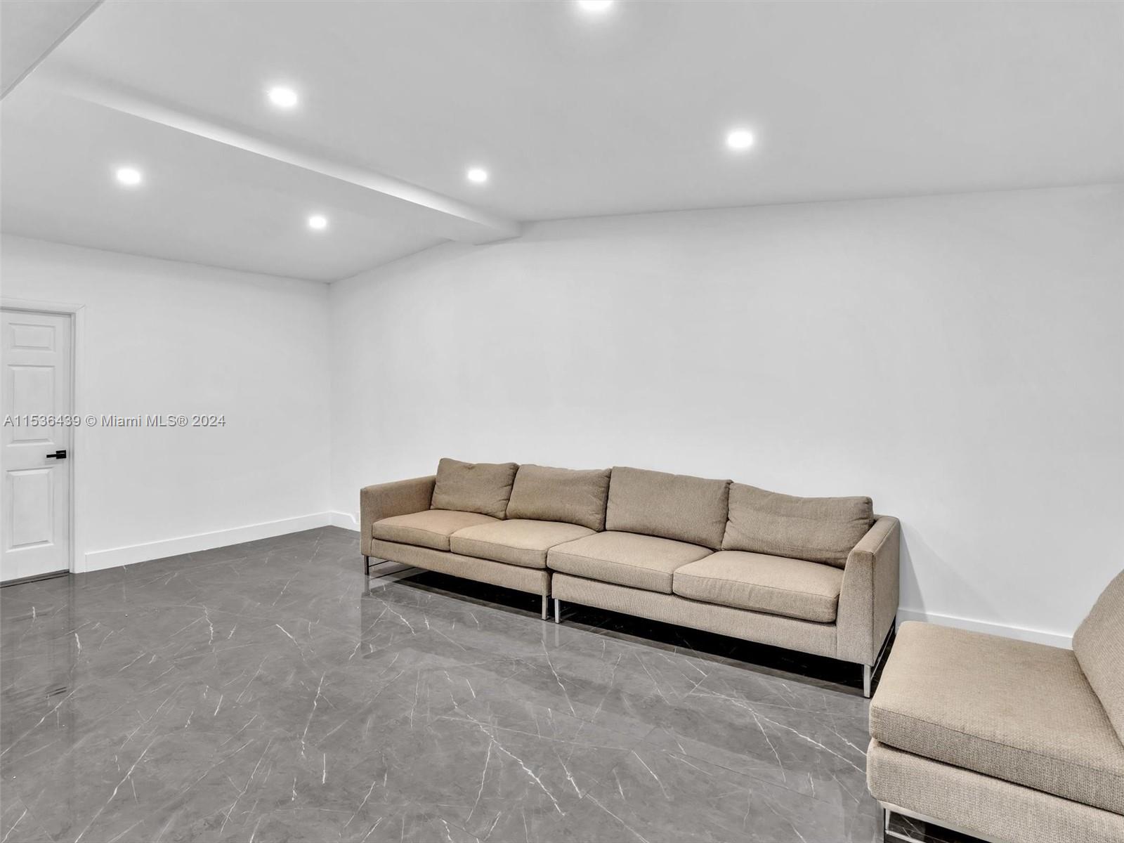 VENETIAN SEC KEYSTONE POI - Residential