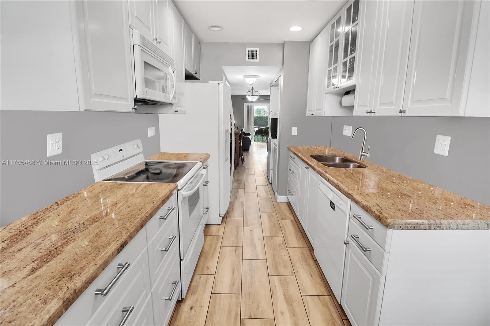 9891 Riverside Dr 11-19