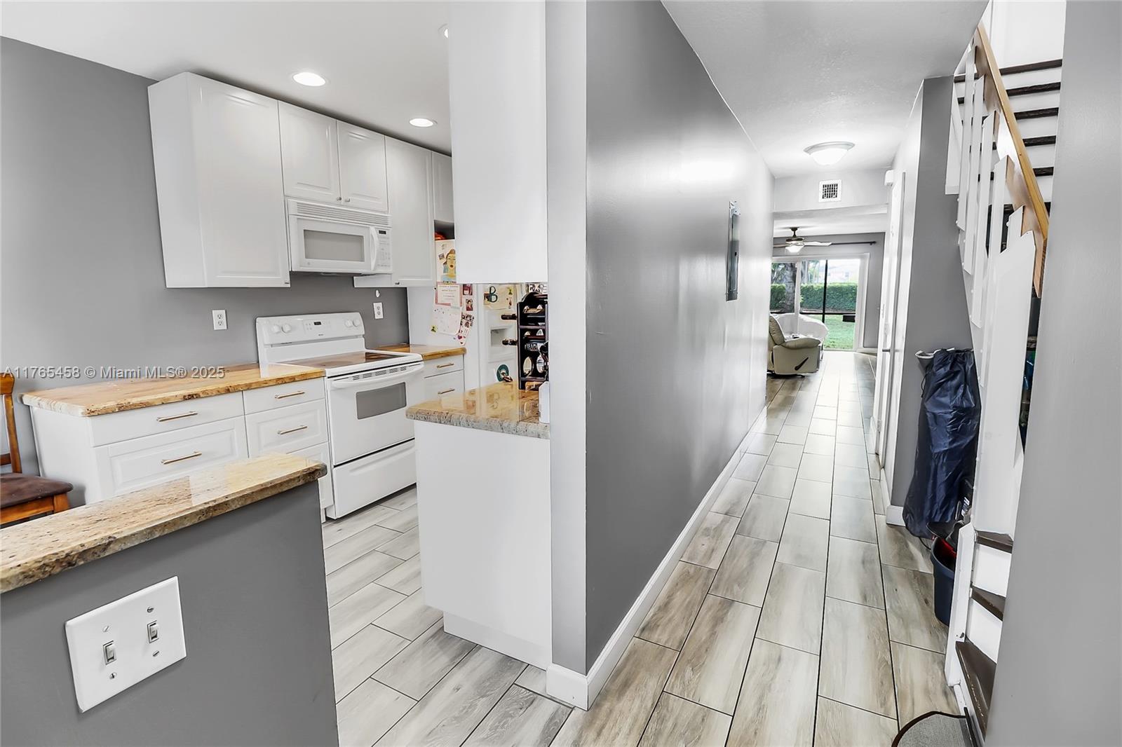 9891 Riverside Dr 11-19
